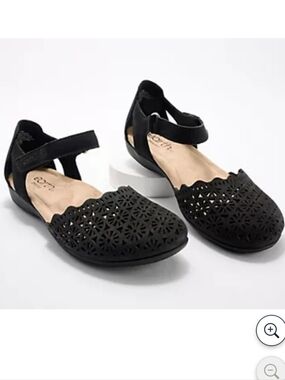 Earth Black Leather Laser-Cut Ankle-Strap Flats Sandals 12W NEW